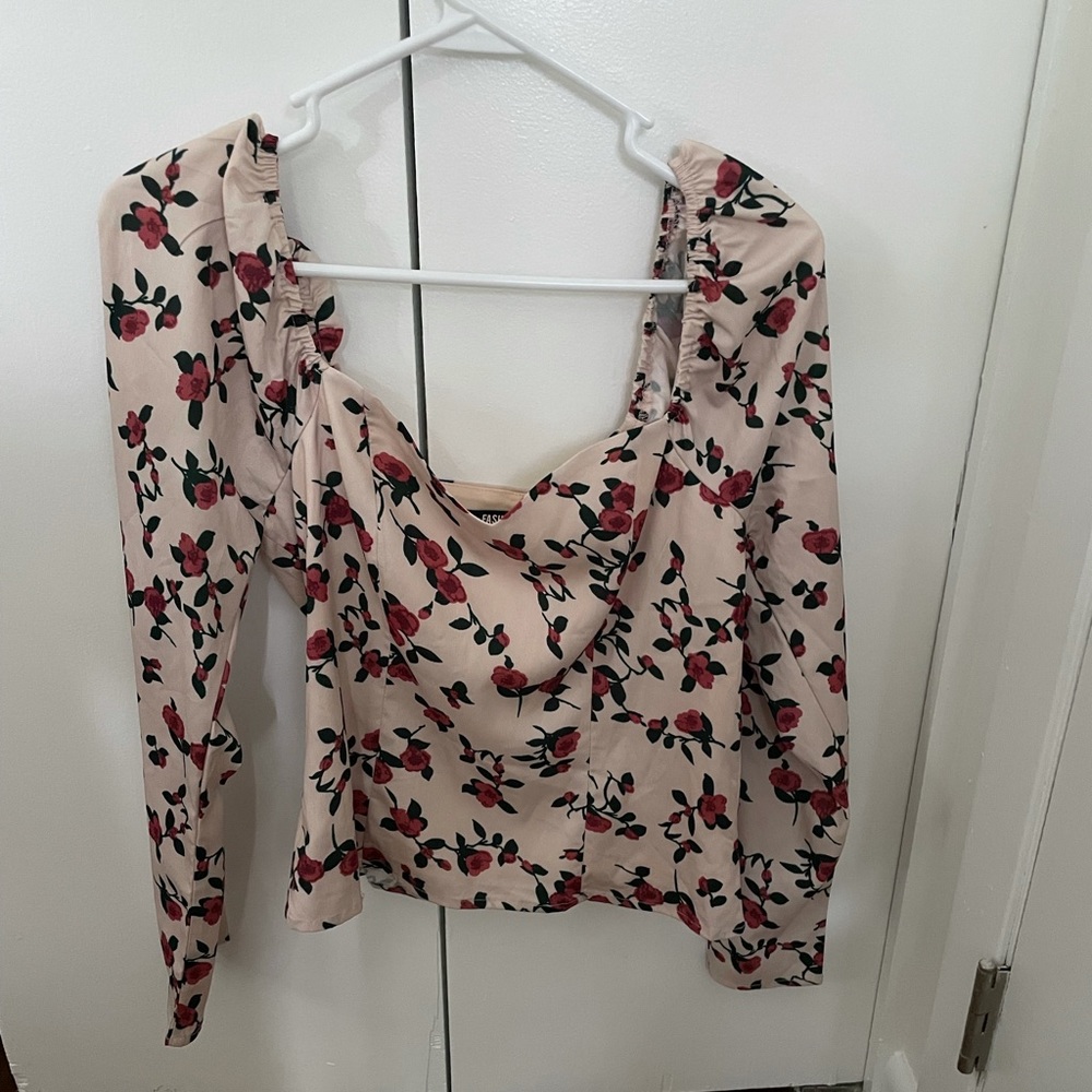 Sweetheart Top puff-sleeved rose blouse